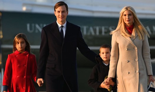 Vợ chồng Ivanka Trump, Jared Kushner và hai con. Ảnh: AFP