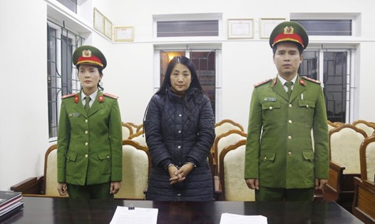 Đối tượng Nguyễn Thị Thanh Hóa lừa đảo chiếm đoạt tài sản bị bắt giữ. Ảnh: CA.