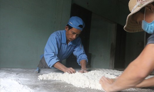 Làng nghề bánh in ở Quảng Nam tất bật vụ Tết. Ảnh: Thanh Chung