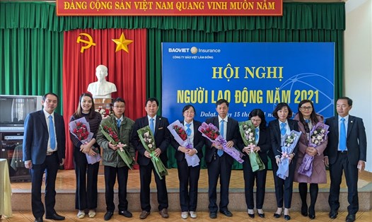 Tuyên dương CBCNV tại Hội nghị Người lao động của Công ty Bảo Việt Lâm Đồng.Ảnh: BVLĐ