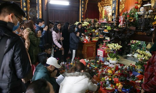 Người dân Việt thường đi lễ chùa đầu năm để cầu mong bình an, sức khoẻ...