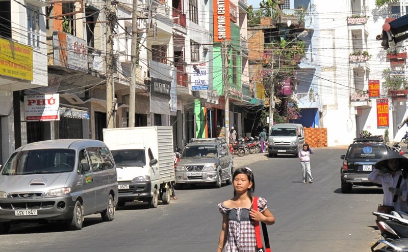 Nhiều đường phố ở Đà Lạt bây giờ rất giống thành phố đồng bằng và duyên hải như TPHCM, Đà Nẵng, Hà Nội. Ảnh: Nguyễn Hàng Tình
