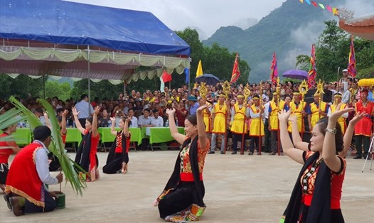 Biểu diễn nghệ thuật truyền thống tại Lễ hội Bươn Xao (Tân Kỳ-Nghệ An) năm 2020. Ảnh: QĐ