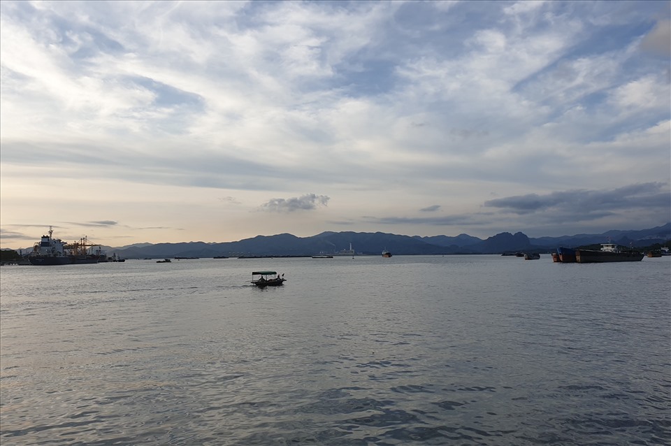 Vịnh Cửa Lục. Ảnh: Nguyễn Hùng