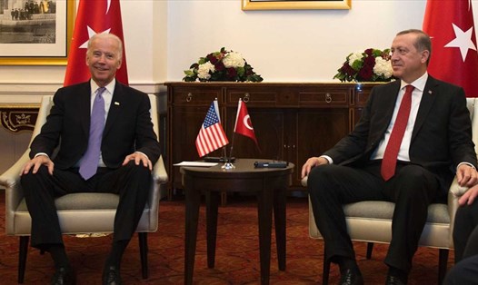 Ông Joe Biden và Tổng thống Thổ Nhĩ Kỳ Recep Tayyip Erdogan. Ảnh: AFP