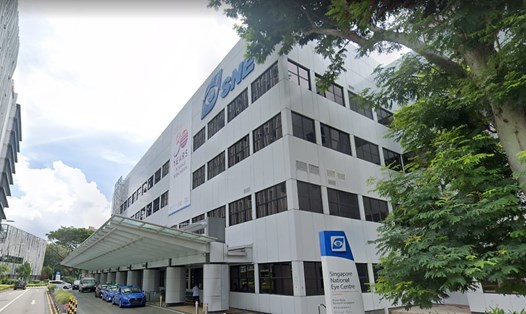 Trung tâm Mắt Quốc gia Singapore (SNEC), nơi xảy ra sự cố tiêm nhầm liều lượng vaccine COVID-19 của Pfizer-BioNTech. Ảnh: Google Street View