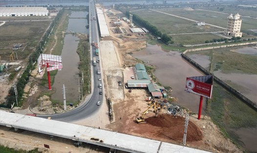Dự án cao tốc Ninh Bình - Thanh Hóa được khởi công vào đầu năm 2019 và dự kiến hoàn thành vào năm 2021, dự án này có tổng mức đầu tư hơn 12.000 tỷ đồng sẽ khớp nối với tuyến cao tốc Cầu Giẽ - Ninh Bình. Ảnh: NT