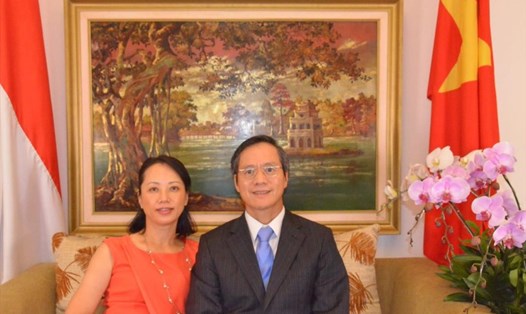 Đại sứ Việt Nam tại Indonesia Phạm Vinh Quang và phu nhân. Ảnh: BNG