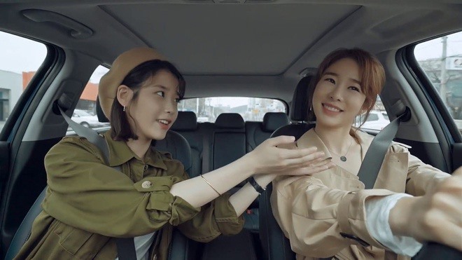 Yoo In Na tiết lộ về tình bạn thân 8 năm với IU