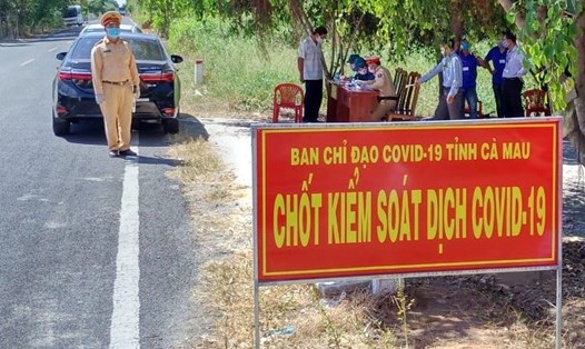 Cà Mau tái lập lại các chốt kiểm dịch cửa ngõ Thành phố Cà Mau. Ảnh: Nhật Hồ