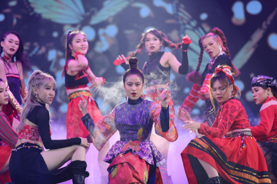 Hoàng Thùy Linh trình diễn dịp Tết. Ảnh: NSCC. Hoàng Thùy Linh trình diễn dịp Tết. Ảnh: NSCC.