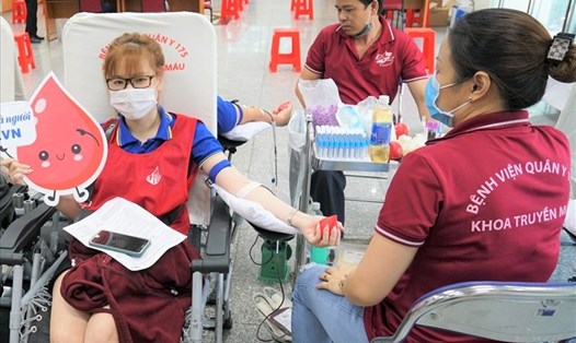 Công nhân viên chức lao động Tổng Công ty Điện lực miền Nam hiến máu, ảnh chụp năm 2020. Ảnh Đức Long