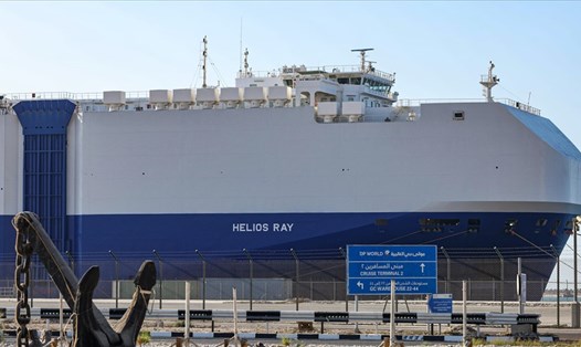 Tàu chở hàng Helios Ray của Israel tại cảng Dubai ngày 28.2 sau vụ nổ nghi do Iran thực hiện. Ảnh: AFP