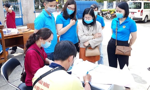 Đoàn viên, người lao động ở tỉnh Gia Lai đăng ký tham gia hiến máu cứu người. Ảnh TH