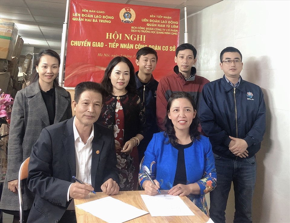 Lễ bàn giao Công đoàn cơ sở Công ty cổ phần dịch vụ trường học Quang Minh. Ảnh: CĐHN
