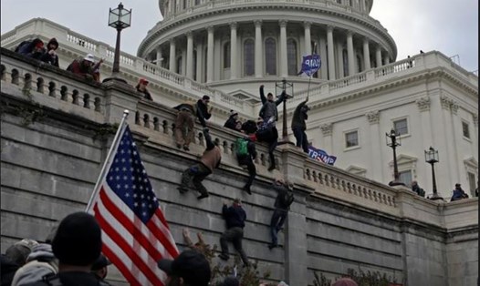 Trong số những người bị bắt vì tham gia vụ bạo loạn tại Điện Capitol Mỹ ngày 6.1 có cựu quan chức ngoại giao dưới thời cựu Tổng thống Trump. Ảnh: AFP