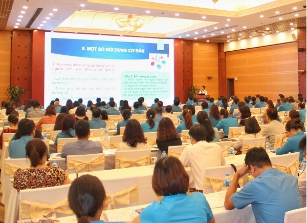 Một buổi tuyên truyền phổ biến Bộ luật Lao động 2019 đến cán bộ công đoàn. Ảnh: CĐXDVN