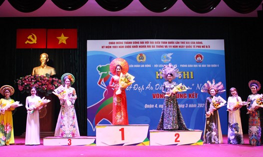 Các thí sinh đoạt giải trong Hội thi “Nét đẹp áo dài Việt Nam” năm 2021. Ảnh LĐLĐ Quận 4.