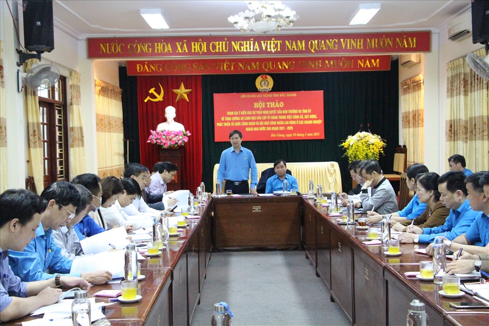 Ông Nguyễn Văn Cảnh, Chủ tịch LĐLĐ tỉnh Bắc Giang chủ trì hội nghị. Ảnh: Nguyễn Huyền