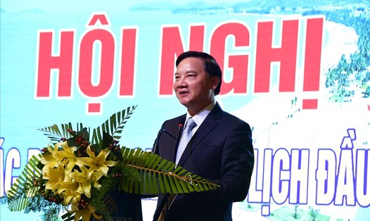 Ông Nguyễn Khắc Định - Bí thư Tỉnh ủy Khánh Hòa phát biểu chỉ đạo tại buổi găp gỡ doanh nghiệp du lịch đầu năm 2021 vào chiều 10.3. Ảnh: Nhiệt Băng