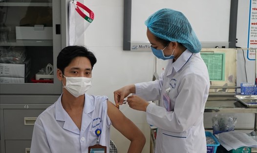 Sáng 11.3, TP.Hải Phòng bắt đầu triển khai tiêm vaccine phòng COVID-19. Ảnh Mai Dung