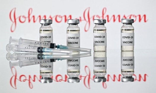 Mỹ tăng cường thêm 100 triệu liều Johnson & Johnson vào nguồn cung vaccine COVID-19. Ảnh: AFP