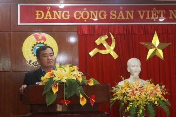 Ông Phan Xuân Quang - Chủ tịch LĐLĐ tỉnh Quảng Nam phát biểu tại buổi tập huấn kiểm tra, giám sát công đoàn. Ảnh: Nguyễn Hưng
