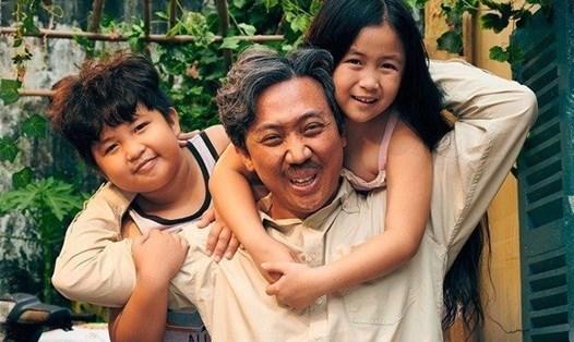 Phim "Bố già" của MC Trấn Thành đạt 100 tỉ đồng là tin văn hoá nổi bật trong tuần qua. Ảnh: NVCC.