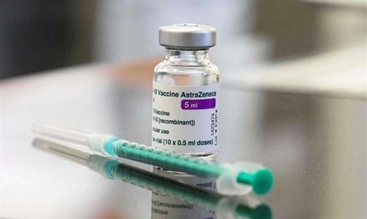 WHO khẳng định không có lý do gì để ngưng dùng vaccine AstraZeneca. Ảnh: AFP.