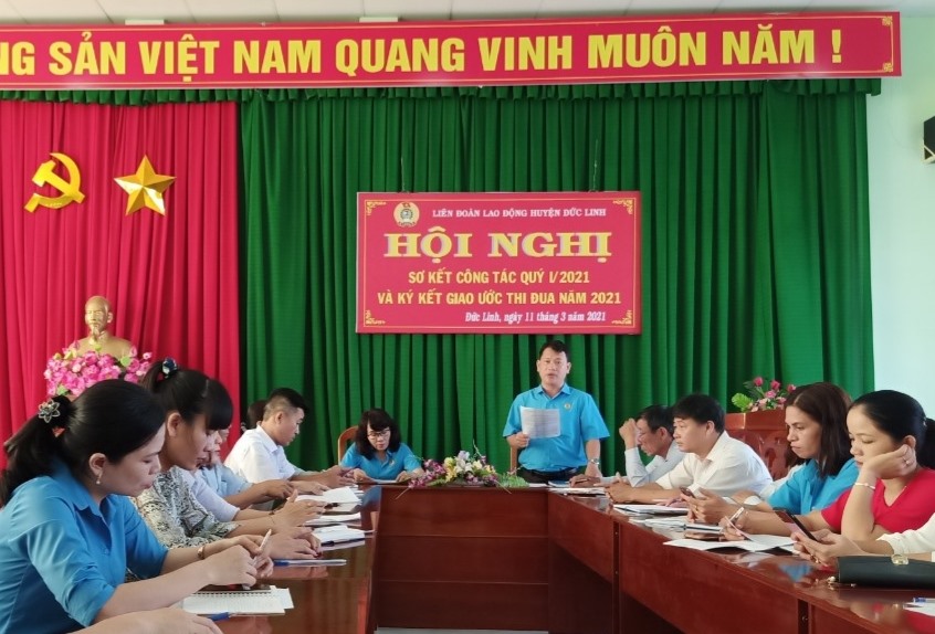 Hội nghị Sơ kết công tác quý I/2021 và ký kết giao ước thi đua tại LĐLĐ huyện Đức Linh. Ảnh: Công đoàn Bình Thuận