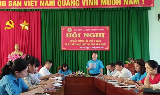 Hội nghị Sơ kết công tác quý I/2021 và ký kết giao ước thi đua tại LĐLĐ huyện Đức Linh. Ảnh: Công đoàn Bình Thuận