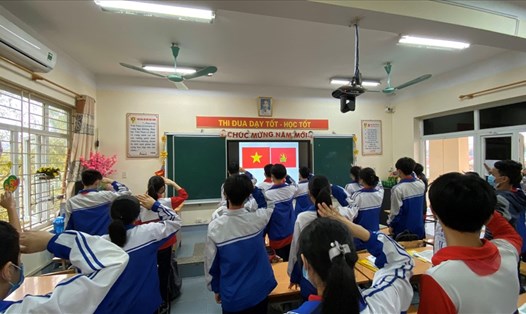 Học sinh Quảng Ninh đã trở lại trường học từ 1.3.2021, nhưng đến nay vẫn còn nhiều học sinh về Hải Dương chưa thể trở lại Quảng Ninh. Ảnh: Nguyễn Hùng