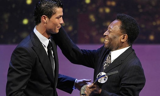 Ronaldo và Pele rất tôn trọng thành tích, tài năng của nhau. Ảnh: AFP