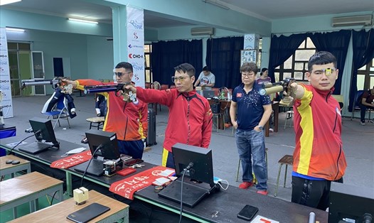 Đội tuyển bắn súng Việt Nam luyện tập trước khi lên đường dự Cup bắn súng thế giới. Ảnh TS