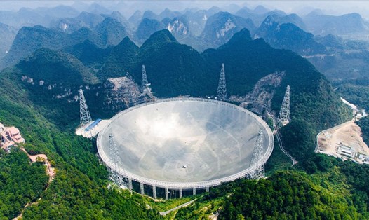 Trung Quốc hoàn thành kính viễn vọng vô tuyến hình cầu khẩu độ 500 mét, lớn nhất thế giới, vào năm 2016. Ảnh: Xinhua