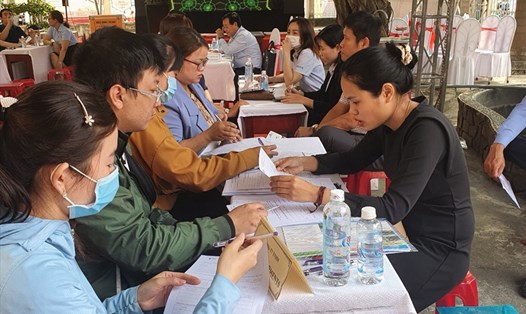 Các doanh nghiệp tuyển gần 12 nghìn lao động tại phiên giao dịch việc làm ở Quảng Nam. Ảnh: Thanh Chung