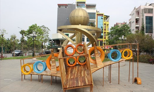 Sân chơi Nỏ thần được xây dựng giữa khu dân cư ở thị trấn Đông Anh, Hà Nội. Ảnh: Mai Sự