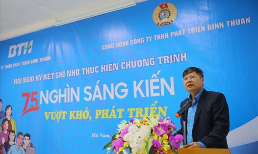 Ông Phan Văn Anh - Phó Chủ tịch Tổng LĐLĐVN - phát biểu tại hội nghị ký kết biên bản ghi nhớ. Ảnh: Bảo Hân