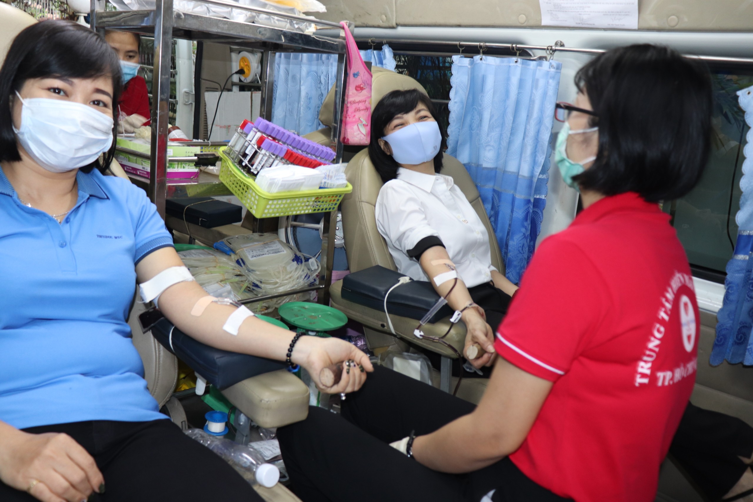 Công nhân viên chức lao động Tổng Công ty cấp nước Sài Gòn hiến máu nhân đạo. Ảnh: Công đoàn SAWACO