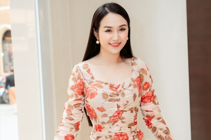 Hương Baby thử sức thiết kế thời trang Hương Baby thử sức thiết kế thời trang