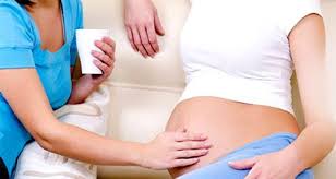 Người được nhờ mang thai hộ phải là người thân thích cùng hàng của bên vợ hoặc bên chồng nhờ mang thai hộ.
