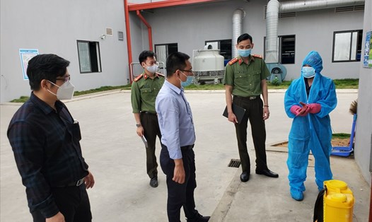 Đoàn kiểm tra liên ngành tỉnh hải Dương kiểm tra công tác phòng dịch tại Công ty Poyun Việt Nam sáng ngày 18.3 - ảnh N.V.C