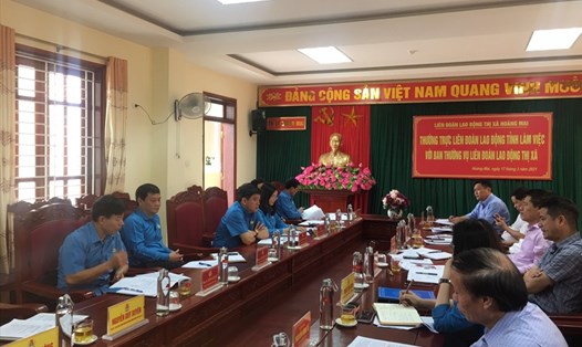 Thường trực LĐLĐ tỉnh Nghệ An tổ chức làm việc với Ban Thường vụ LĐLĐ thị xã Hoàng Mai. Ảnh: VN