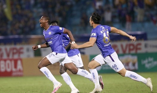 Bruno ghi bàn thắng đầu tiên cho Hà Nội tại V.League. Ảnh: Thanh Xuân