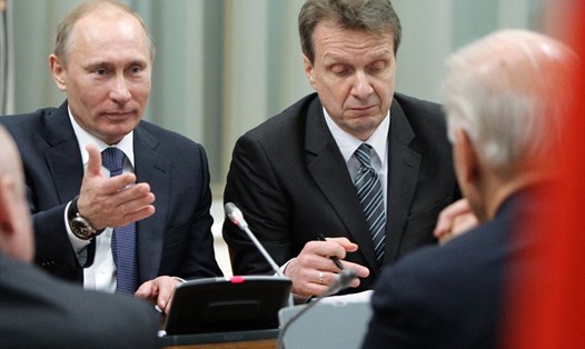Ông Putin trong cuộc gặp ông Joe Biden năm 2011. Ảnh: AFP.
