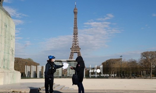 Thủ đô Paris và các khu vực phía bắc của nước Pháp sẽ bước vào giai đoạn phong tỏa COVID-19 kéo dài 1 tháng kể từ nửa đêm 19.3. Ảnh: AFP