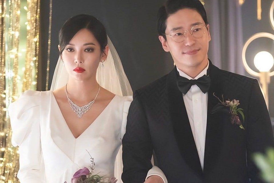 Hình ảnh trong đám cưới của Kim So Yeon - Uhm Ki Joon trên màn ảnh. Ảnh cắt phim Hình ảnh trong đám cưới của Kim So Yeon - Uhm Ki Joon trên màn ảnh. Ảnh cắt phim