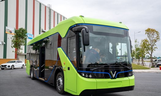 Sẽ thí điểm sử dụng định mức của xe buýt khí nén cho xe buýt điện. Ảnh GT