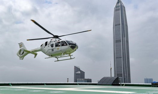 Trực thăng đưa đón sân bay ở Thâm Quyến, Trung Quốc. Ảnh: Xinhua