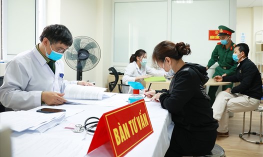 Các tình nguyện viên tiêm thử nghiệm vaccine make in Việt Nam lần thứ 2 tại Hà Nội. Ảnh: Hải Nguyễn